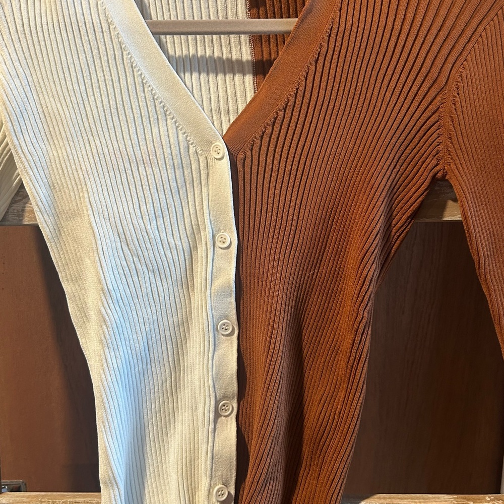 STAUD Two-Tone Ribbed Button-Front Cardigan - Cream and Rust